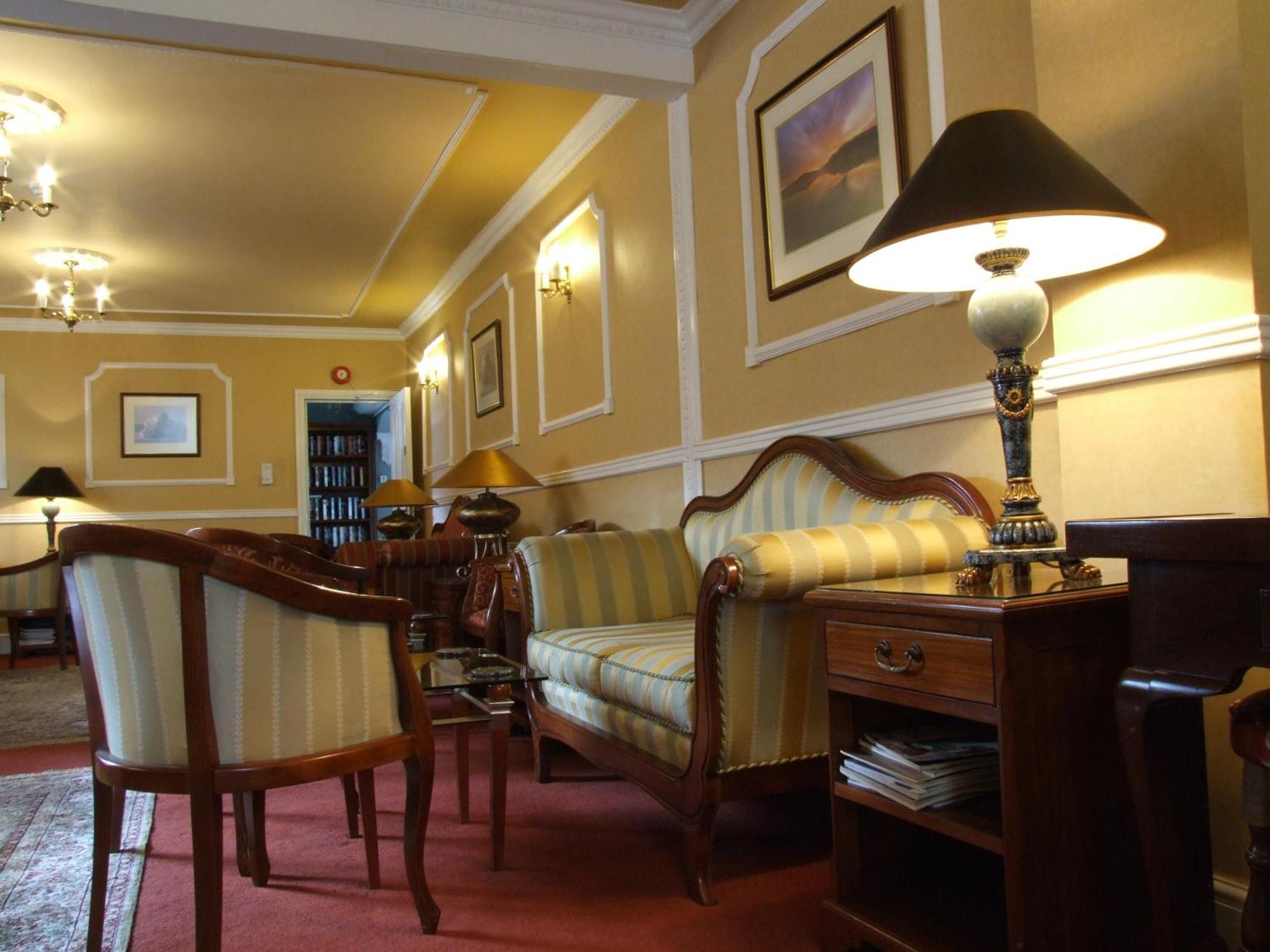Ely House Hotel ウォルヴァーハンプトン エクステリア 写真